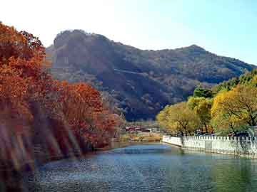 澳门版全年免费大全，巫峡棺山